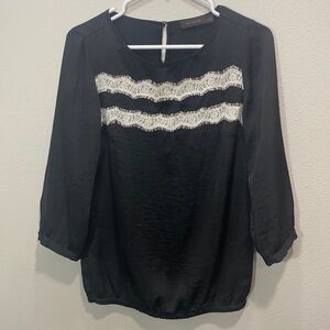 The limited blouse black white‎ lace